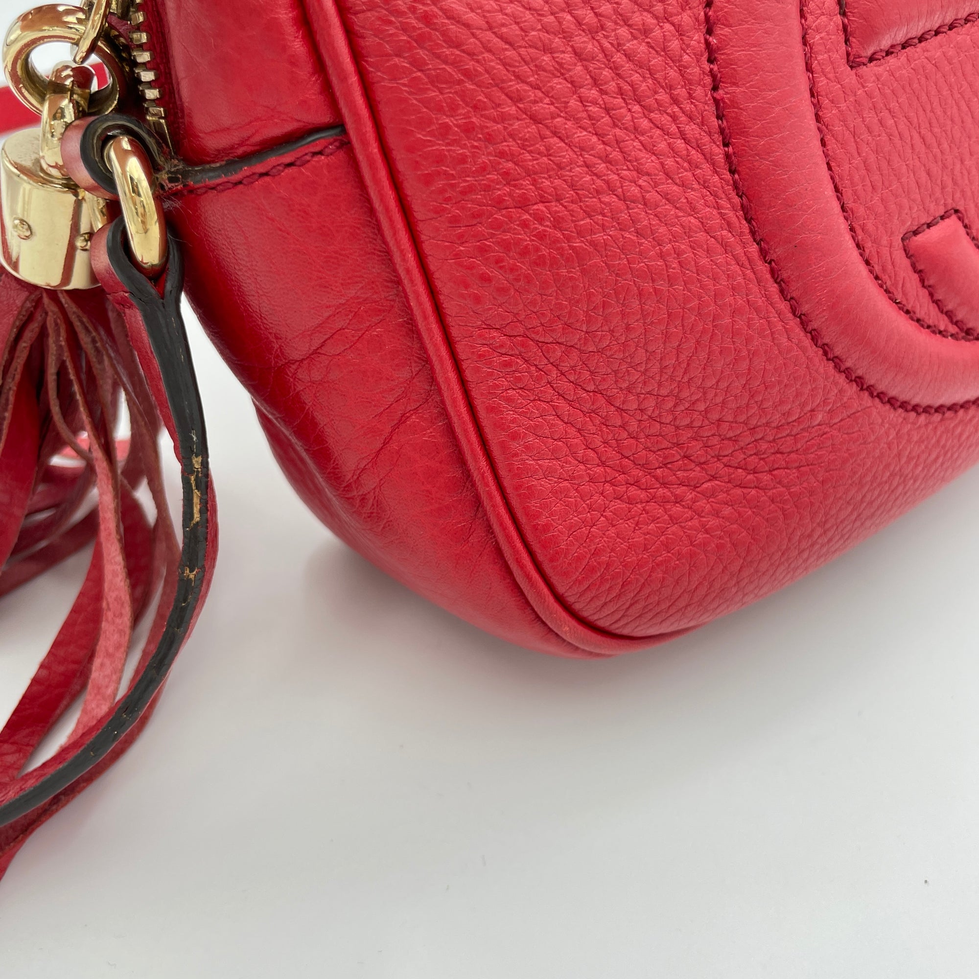 Soho Disco Small Red Crossbody Bag in Calfskin, Gold hardware