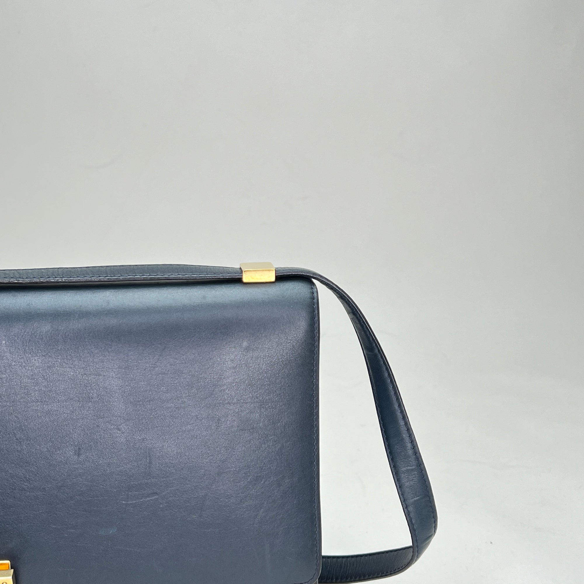 Case Flap Medium Navy Shoulder Bag in Calfskin, Gold hardware