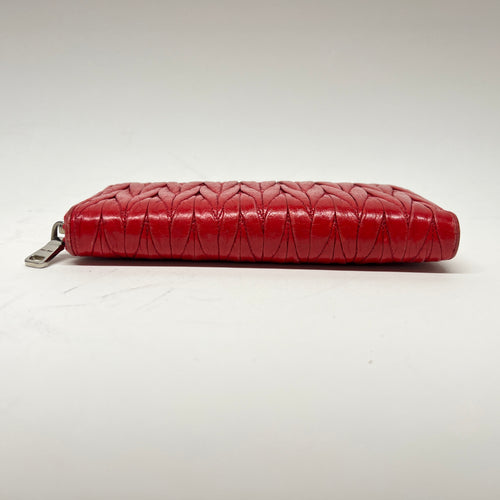 Matelasse Red Wallet in Goat Leather, Silver hardware