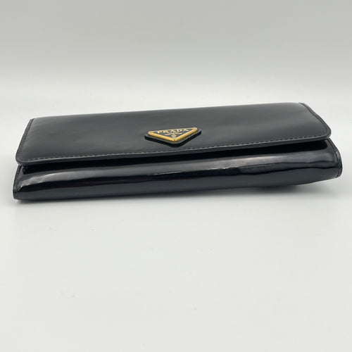 Logo Plaque Flap Long Black Wallet in Patent Leather, Gold hardware