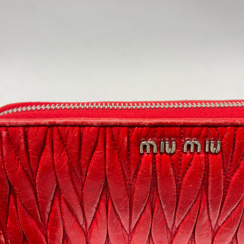 Matelasse Red Wallet in Goat Leather, Silver hardware