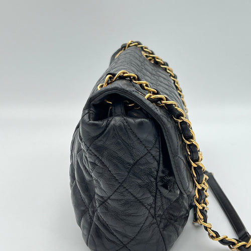 Quilted Flap Bag Black Shoulder Bag in Lambskin, Gold hardware