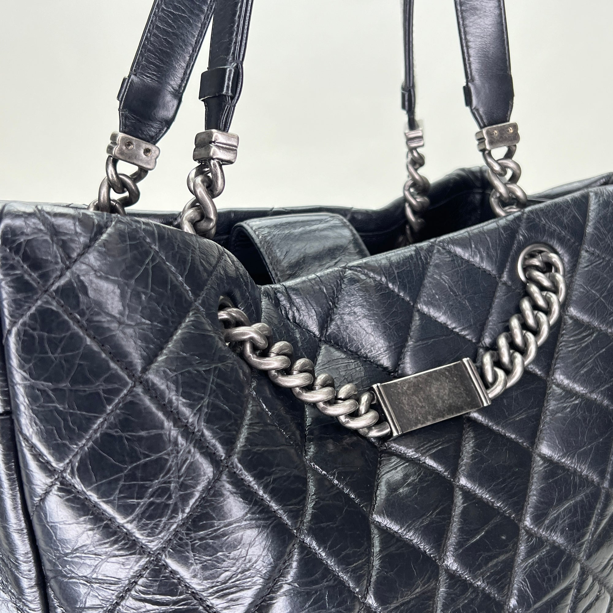 Glazed Quilted Nameplate Tote Black Tote Bag in Calfskin, Ruthenium hardware