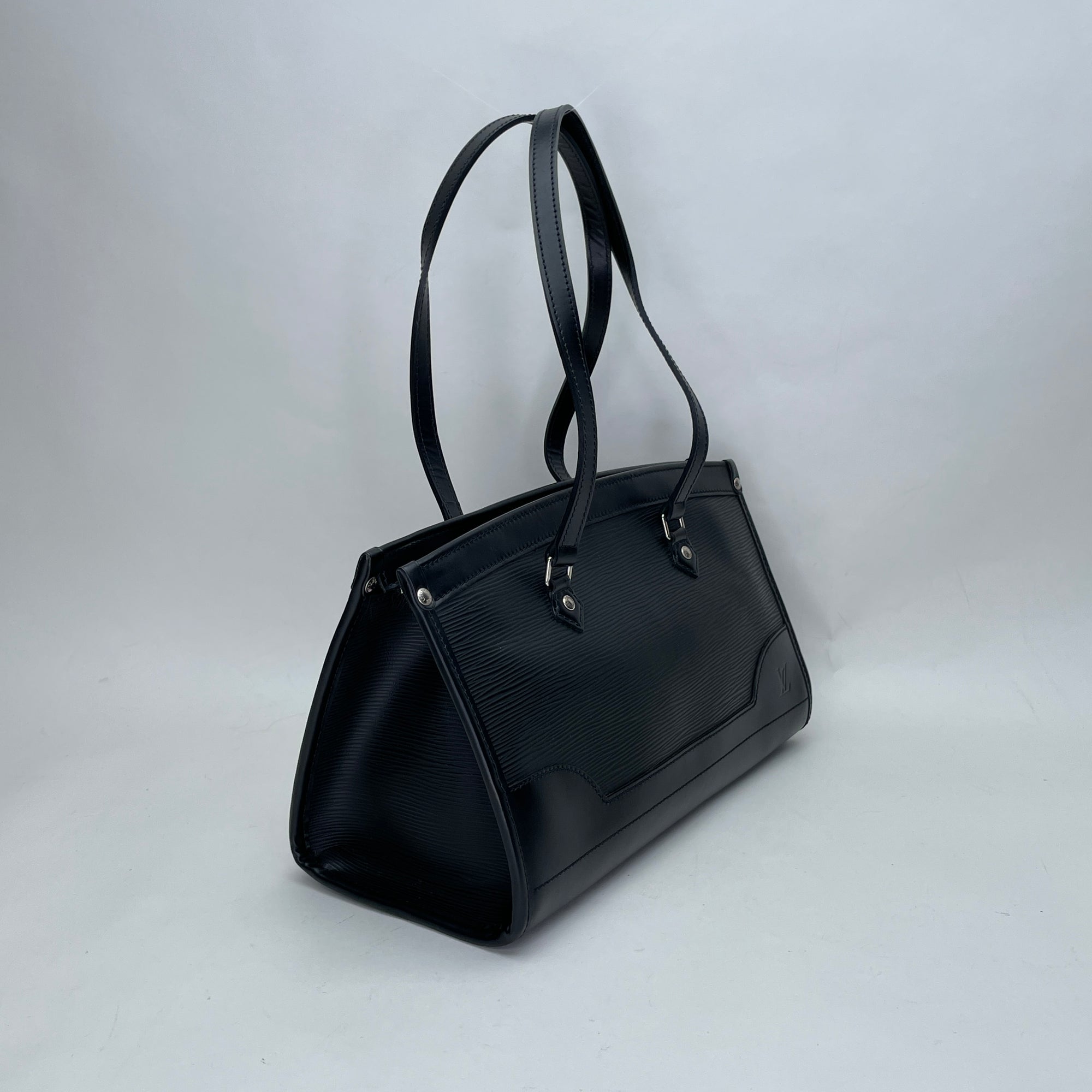 Madeleine PM Black Shoulder Bag in Epi Leather, Silver hardware