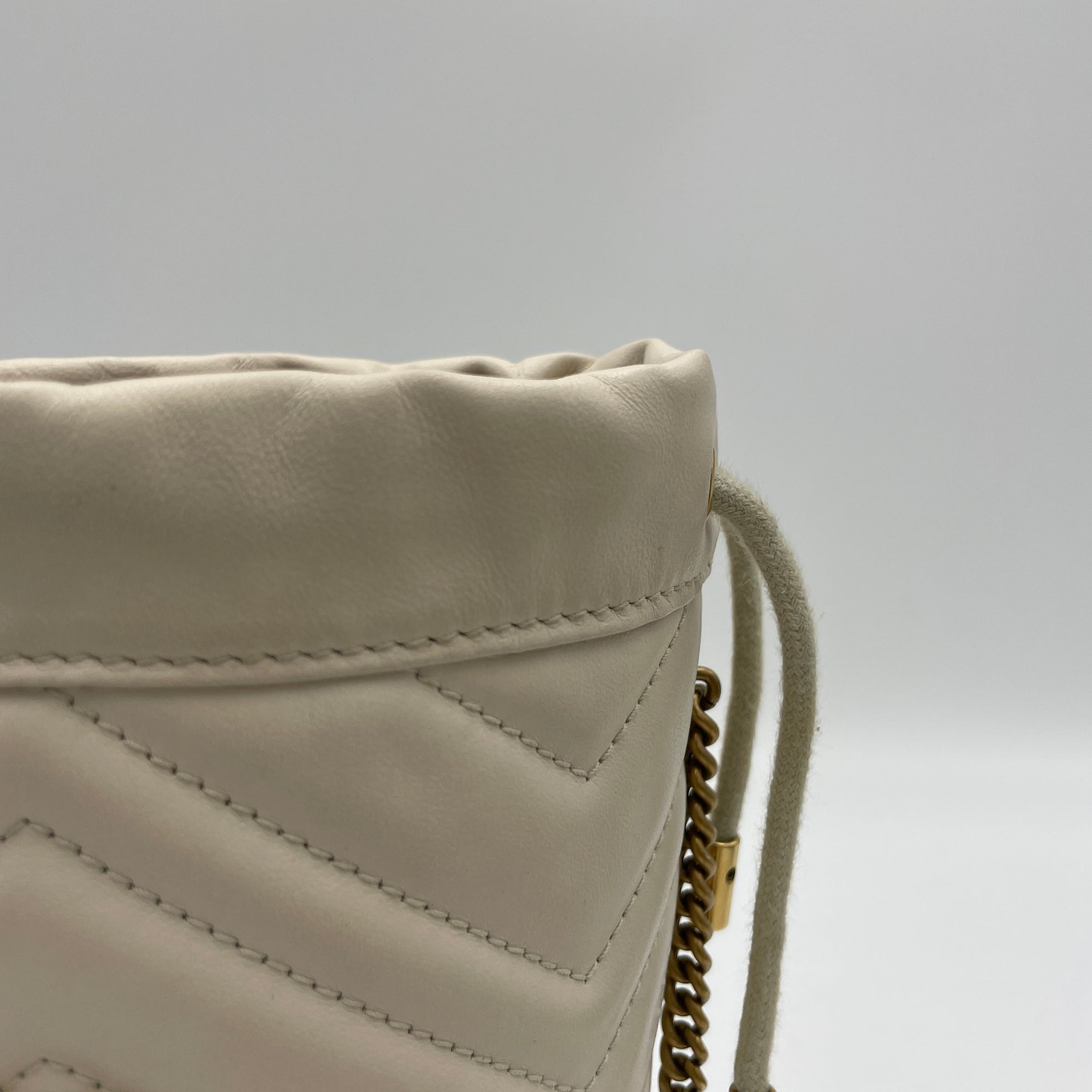 Marmont White Bucket Bag in Calfskin, Gold hardware