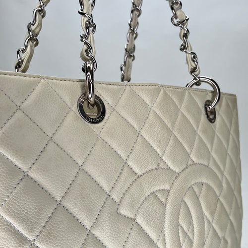 GST Cream Shoulder Bag in Caviar Leather, Silver hardware