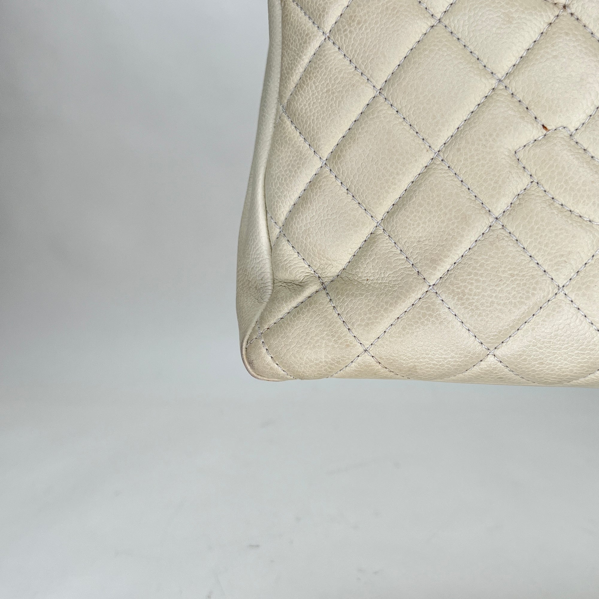 GST Cream Shoulder Bag in Caviar Leather, Silver hardware