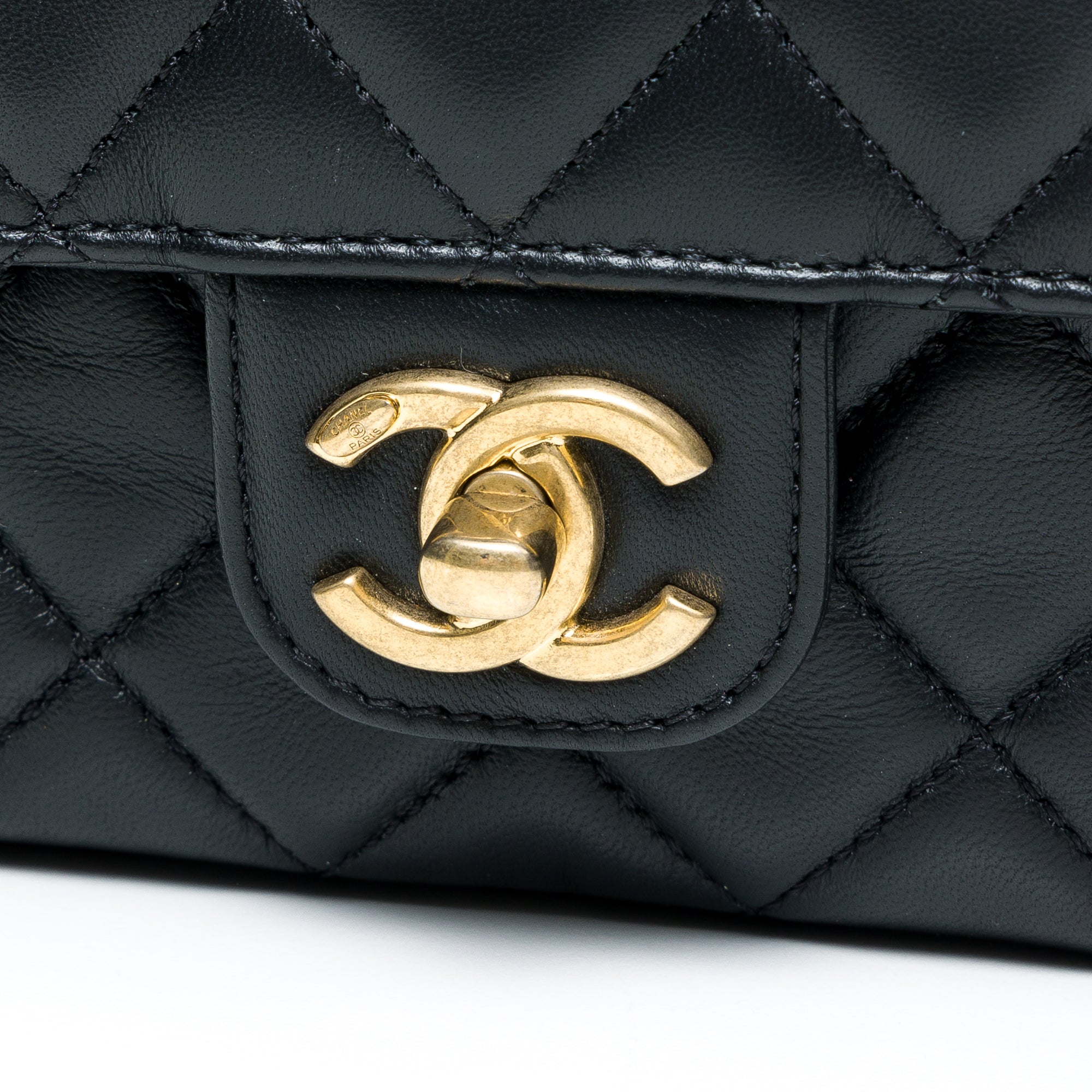 Flap Chain Black Crossbody Bag in Lambskin, Gold hardware