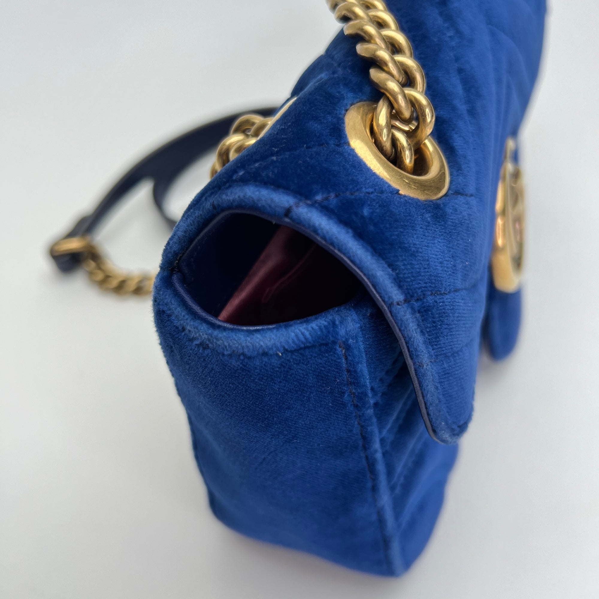 GG Marmont Mini Blue Crossbody Bag in Velvet, Gold hardware