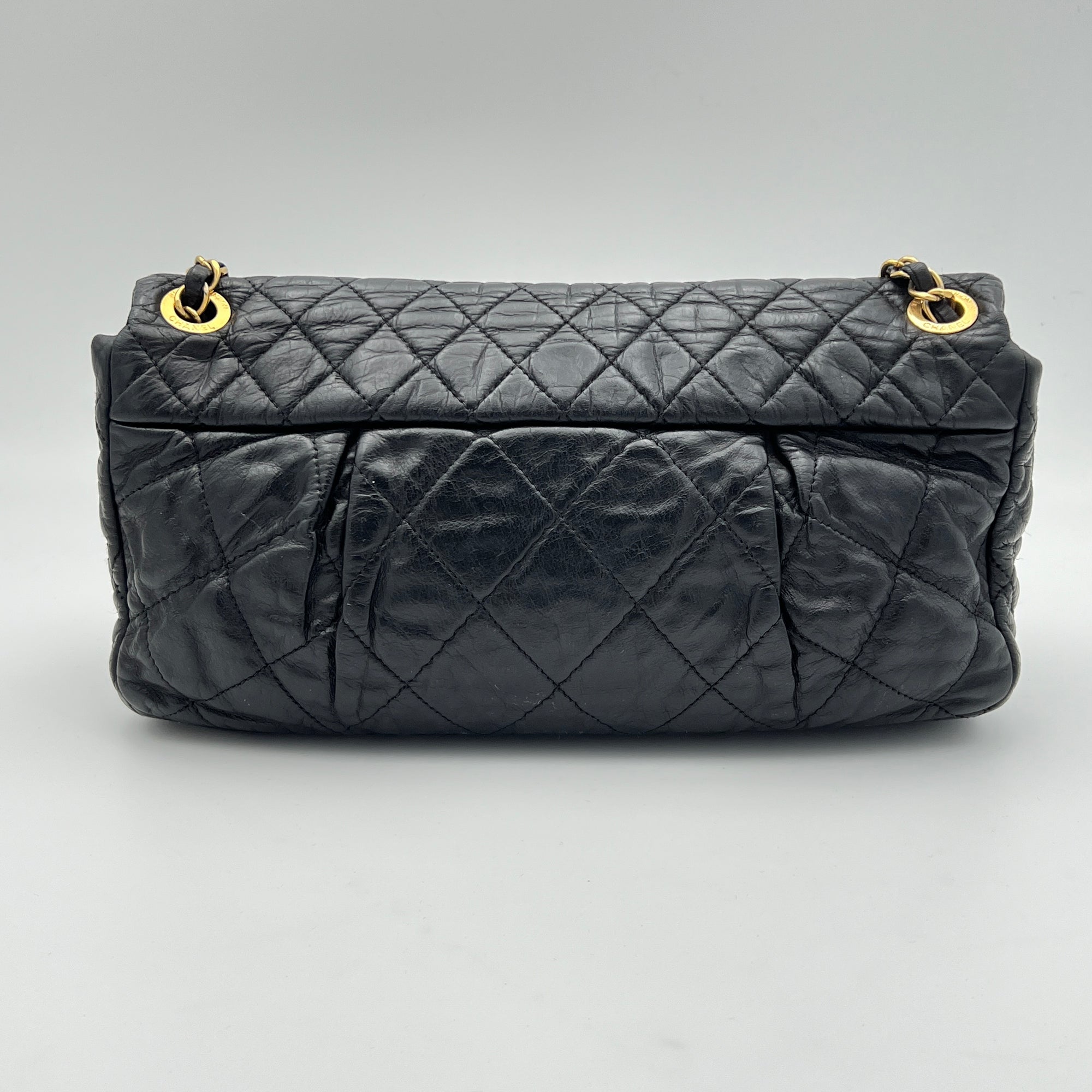 Quilted Flap Bag Black Shoulder Bag in Lambskin, Gold hardware