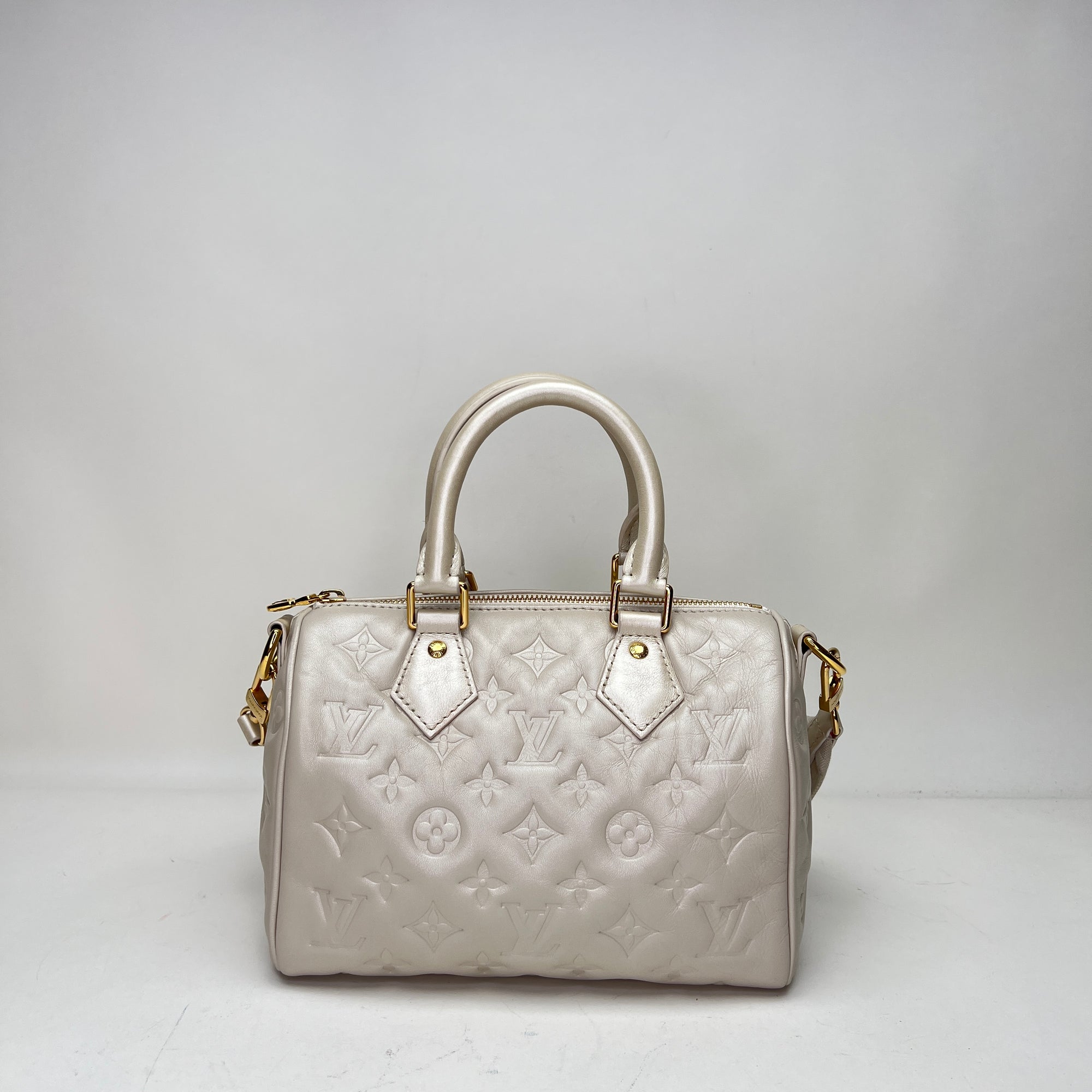 Speedy Valentines Day 22 White Top Handle Bag in Monogram Empreinte Leather, Gold hardware