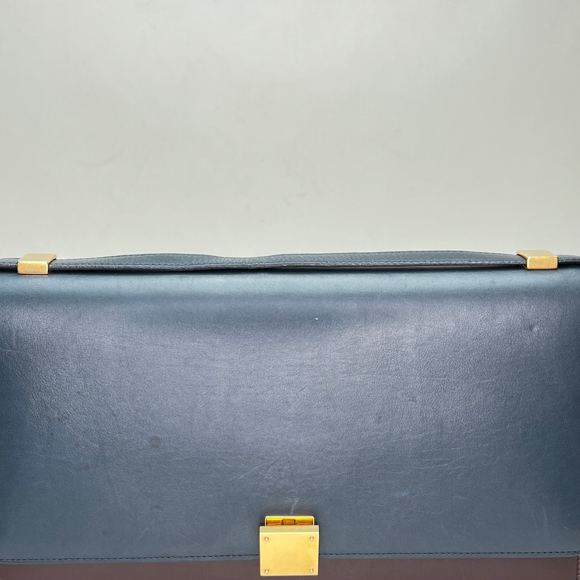 Case Flap Medium Navy Shoulder Bag in Calfskin, Gold hardware