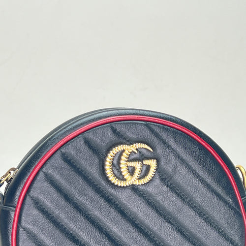 GG Marmont Round Black Crossbody Bag in Calfskin, Gold hardware