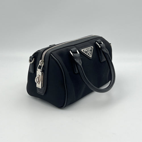 Re-Edition 2005 Top Handle Bag Black Top Handle Bag in Nylon, Silver hardware