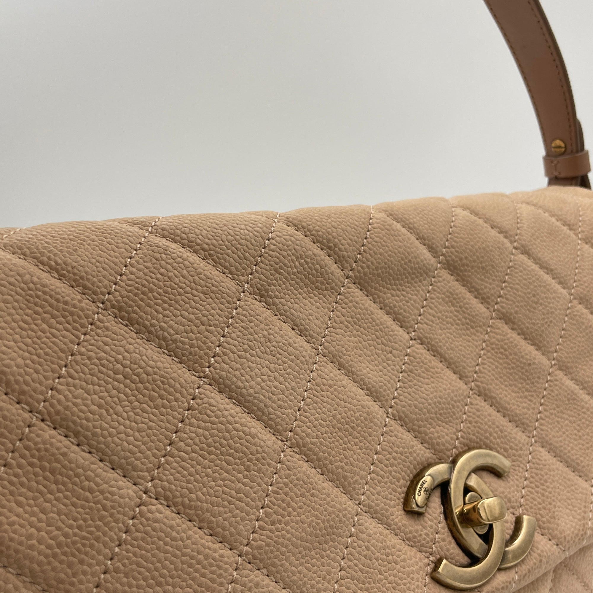 Flap Bag Beige Shoulder Bag in Lambskin, Gold hardware