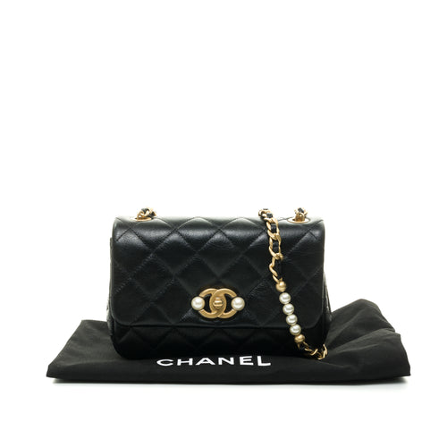 Single Flap Pearl Mini Black Crossbody Bag in Calfskin, Gold hardware