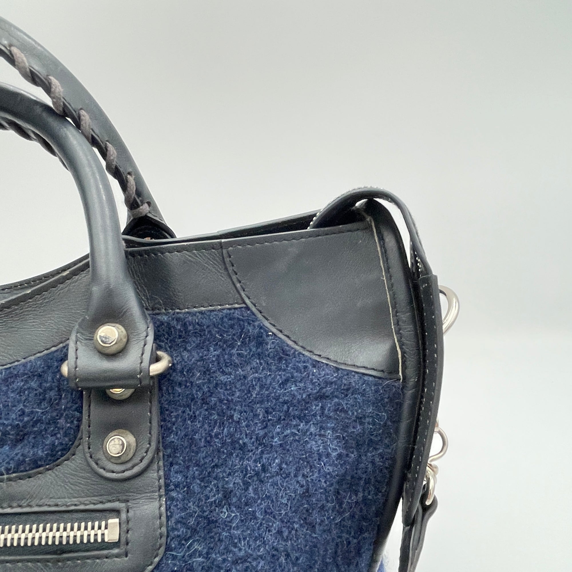 City Blue Shoulder Bag in Wool, Silver hardware