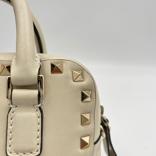 Rockstud Cream Top Handle Bag in Calfskin, Gold hardware