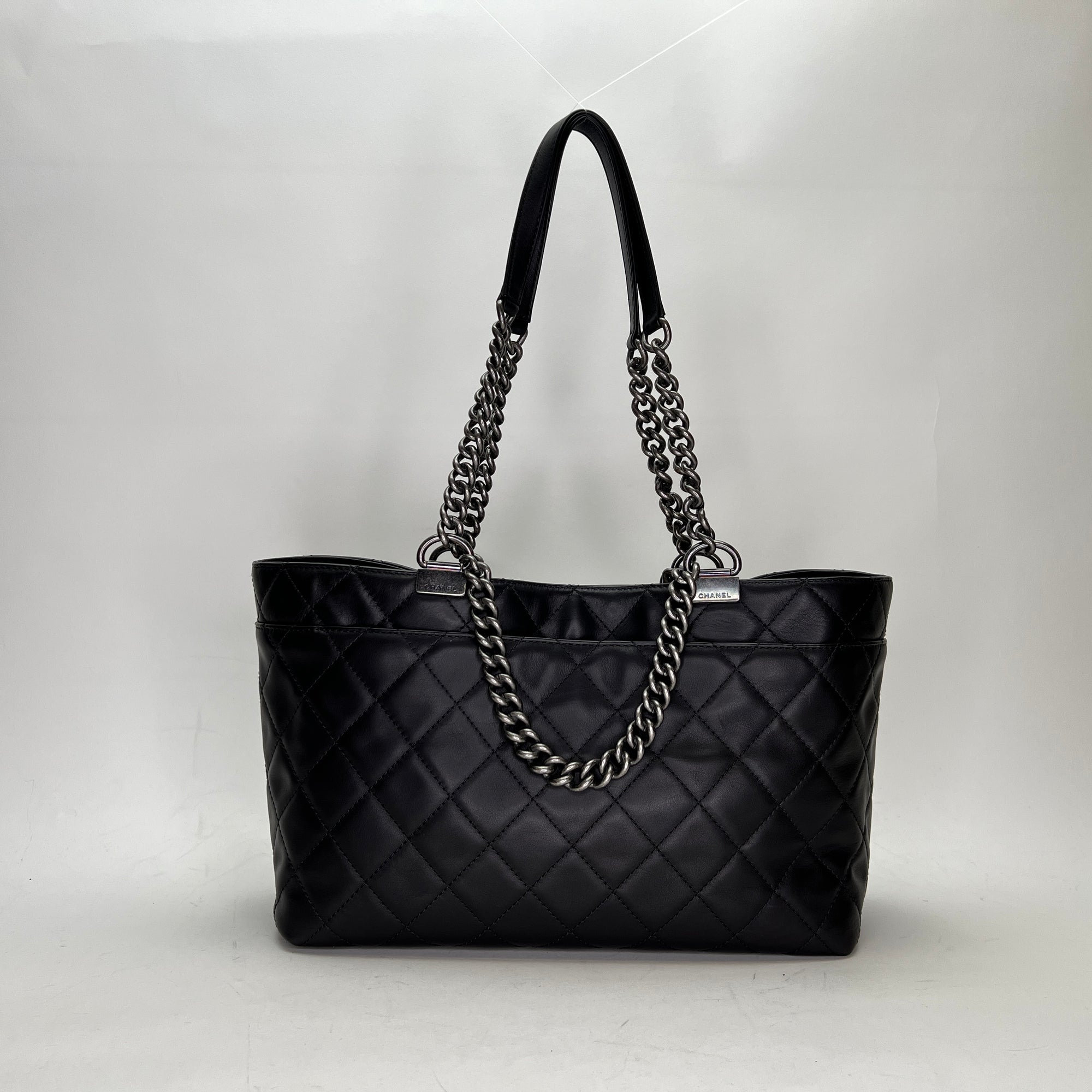 Matelasse shoulder bag Black Tote Bag in Calfskin, Ruthenium hardware