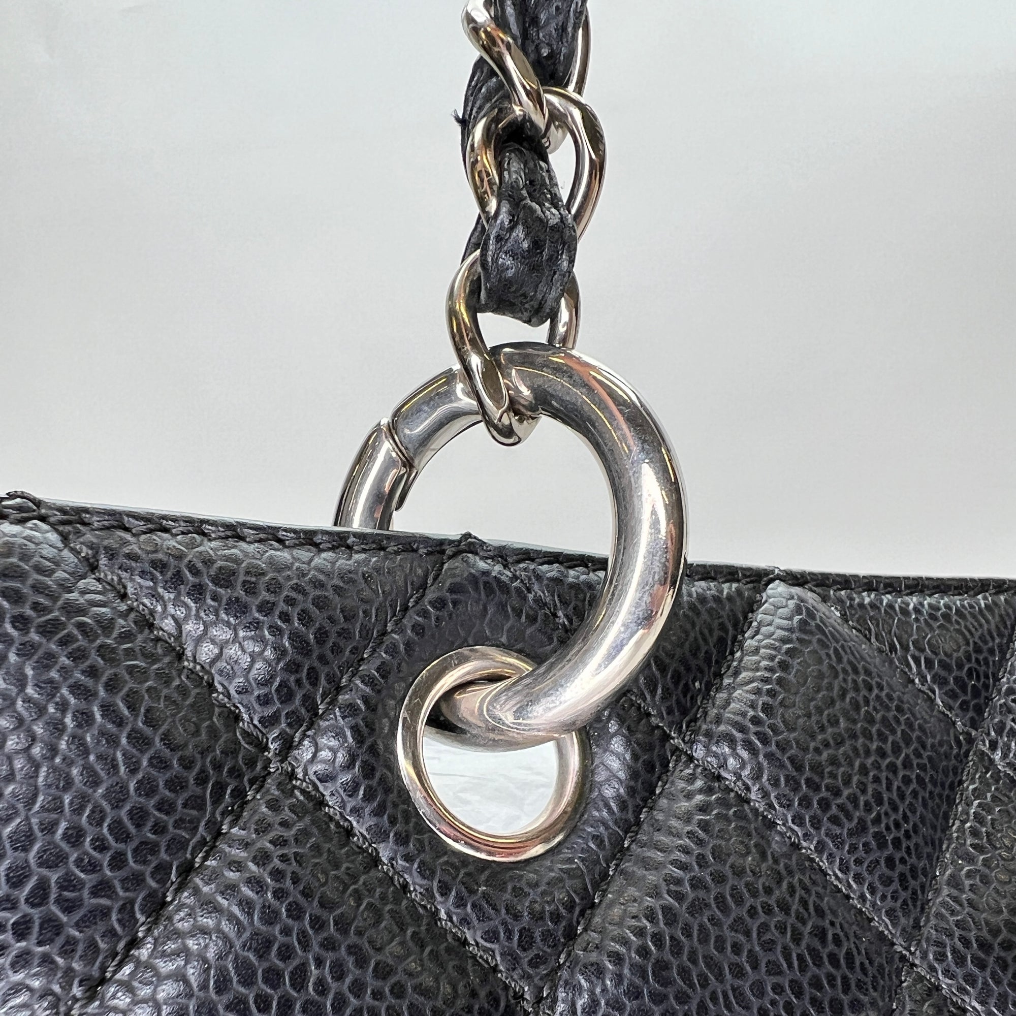 Grand Shopping Black Tote Bag in Caviar Leather, Silver hardware