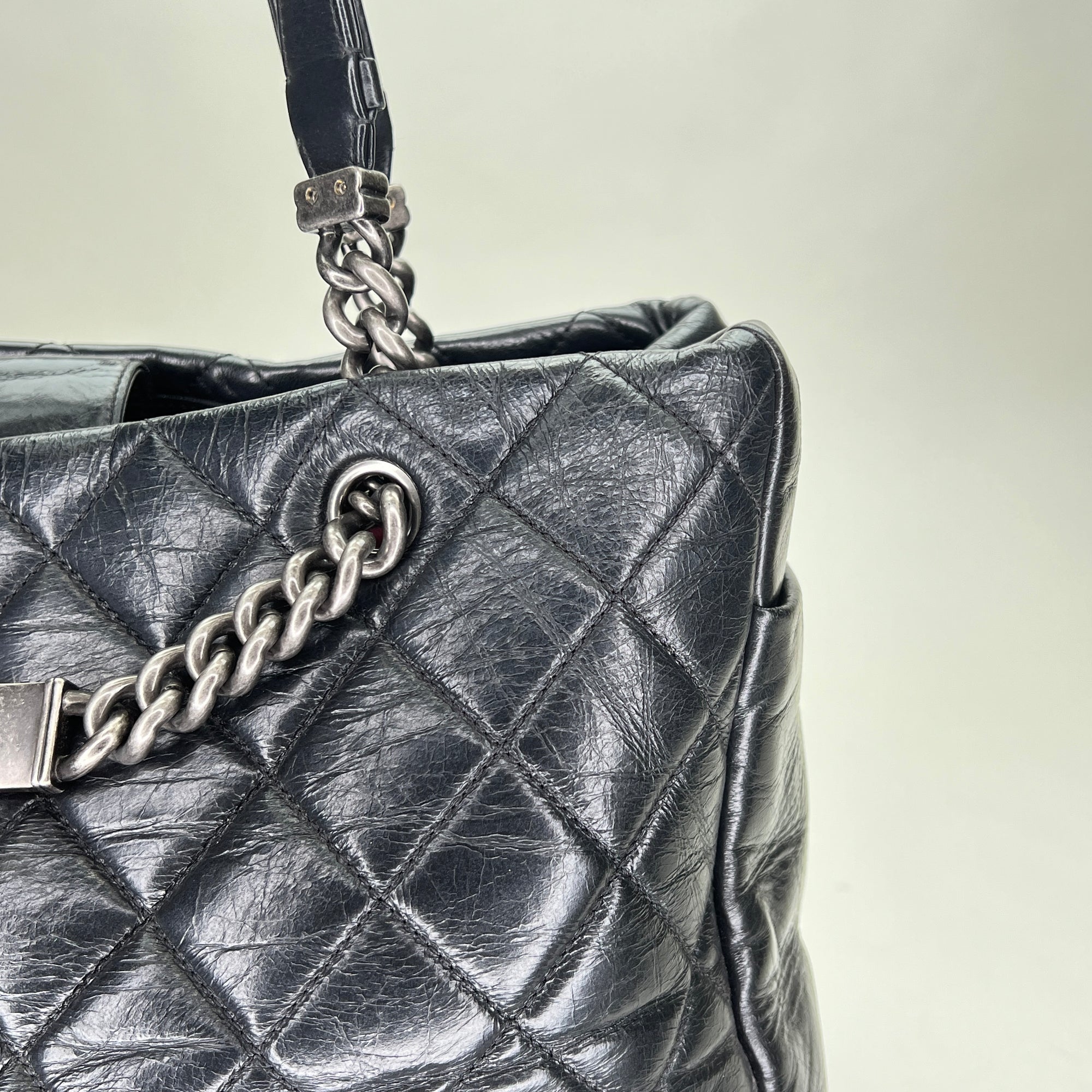 Glazed Quilted Nameplate Tote Black Tote Bag in Calfskin, Ruthenium hardware