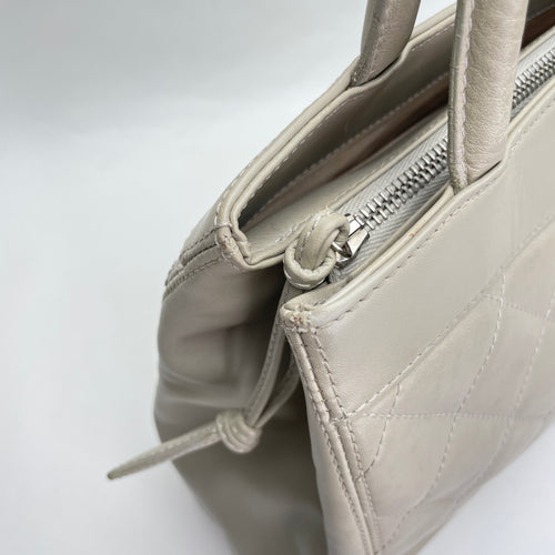 Vintage Quilted CC Beige Tote Bag in Lambskin, Silver hardware