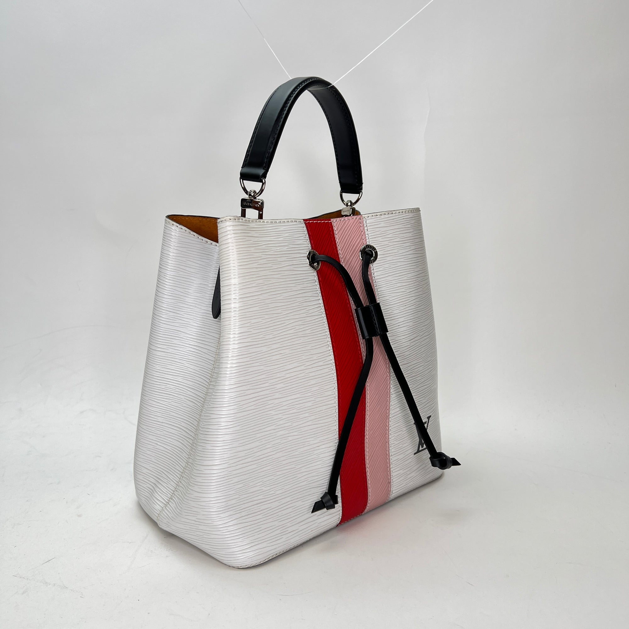 NeoNoe MM White Bucket Bag in Epi Leather, Silver hardware