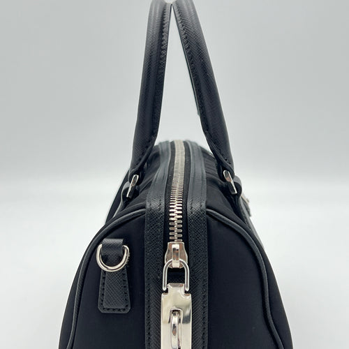 Re-Edition 2005 Top Handle Bag Black Top Handle Bag in Nylon, Silver hardware