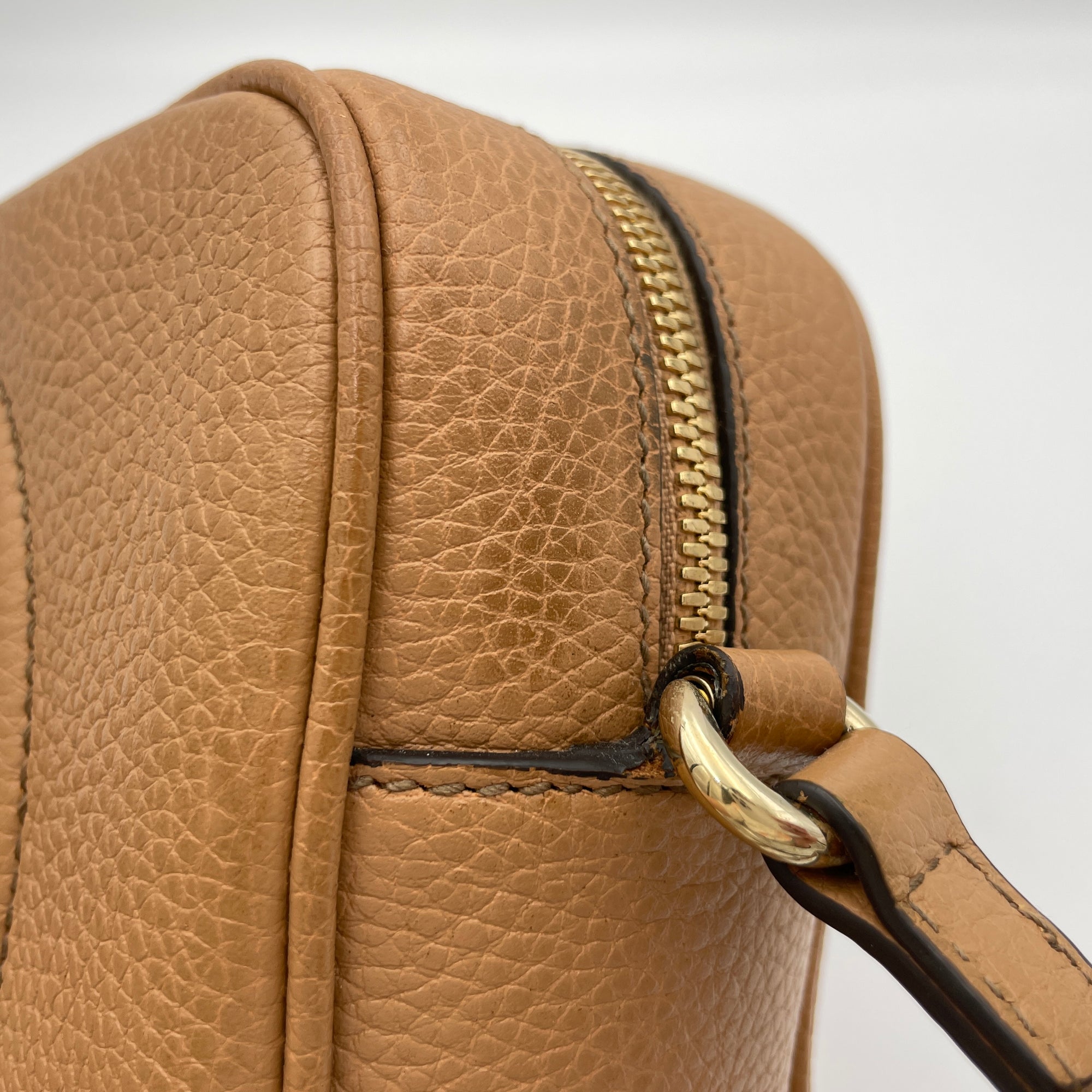 Soho Small Crossbody bag in Calfskin, Light Gold Hardware