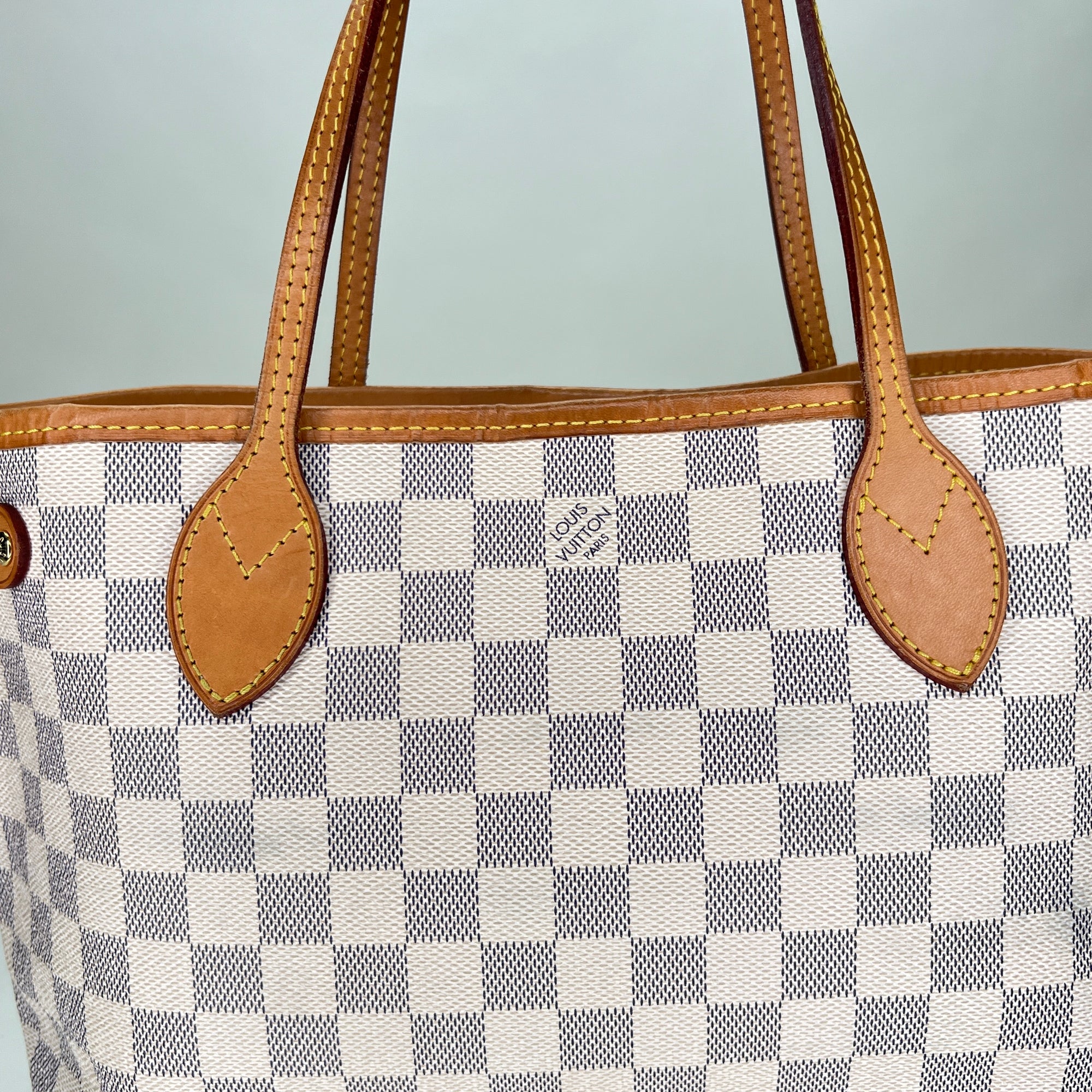 Neverfull Damier Azur PM White Tote Bag in Coated Canvas, Gold hardware