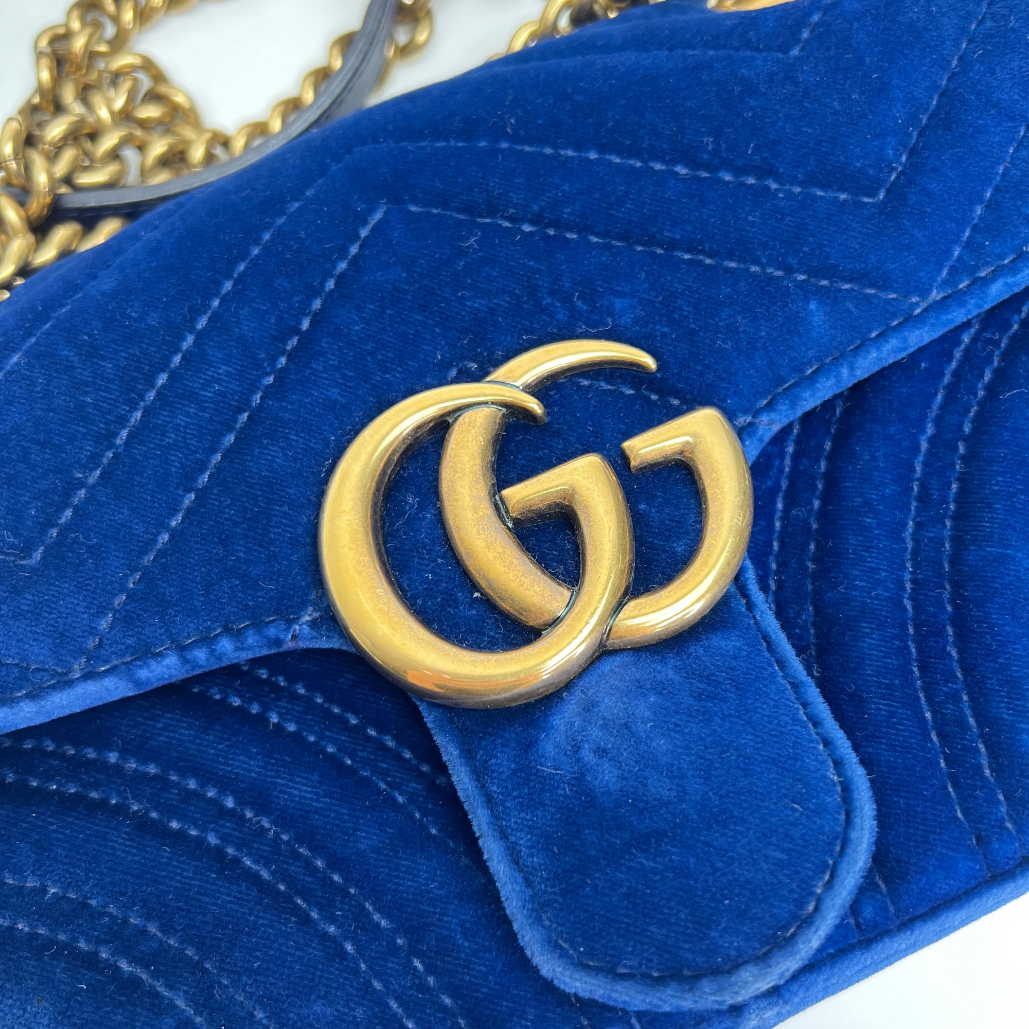 GG Marmont Mini Blue Crossbody Bag in Velvet, Gold hardware