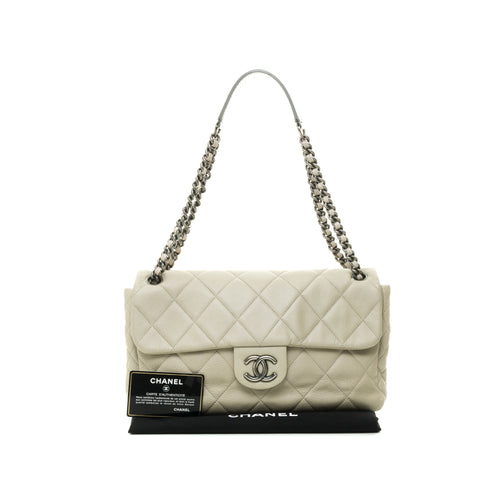 Vintage Quilted Easy Flap Jumbo Cream Shoulder Bag in Caviar Leather, Silver hardware