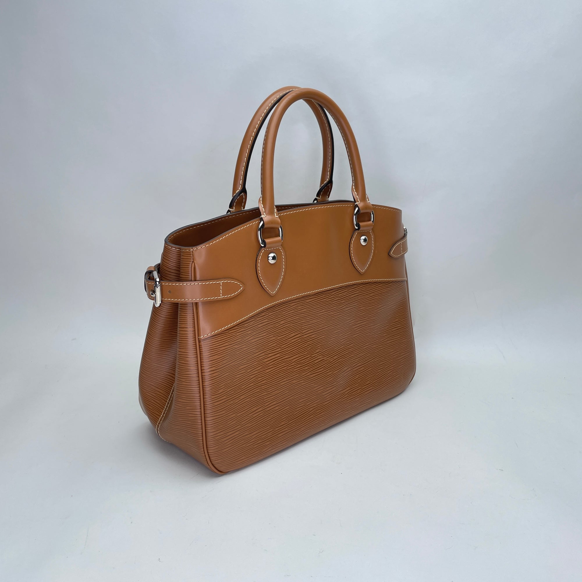 Passy PM Brown Top Handle Bag in Epi Leather, Silver hardware