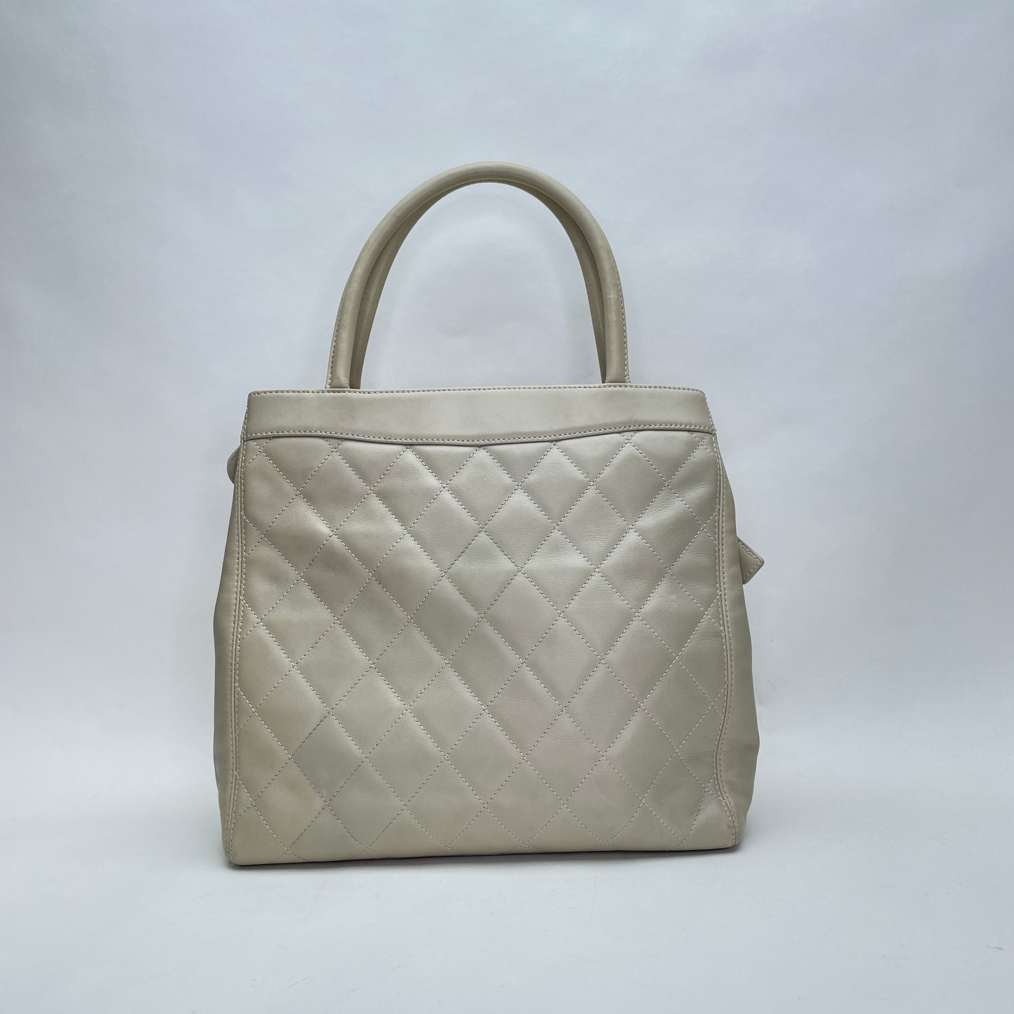 Vintage Quilted CC Beige Tote Bag in Lambskin, Silver hardware