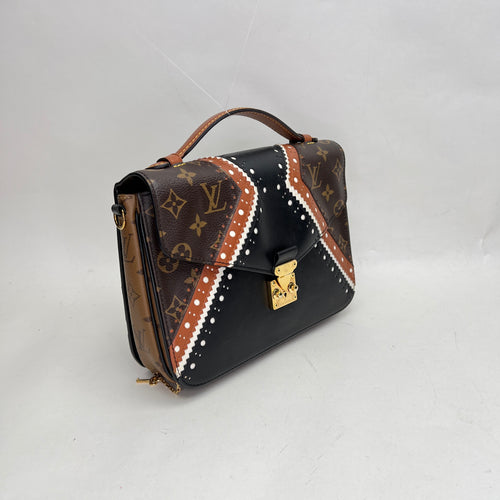 Metis Pochette MM Brown Crossbody Bag in Monogram Coated Canvas, Gold hardware