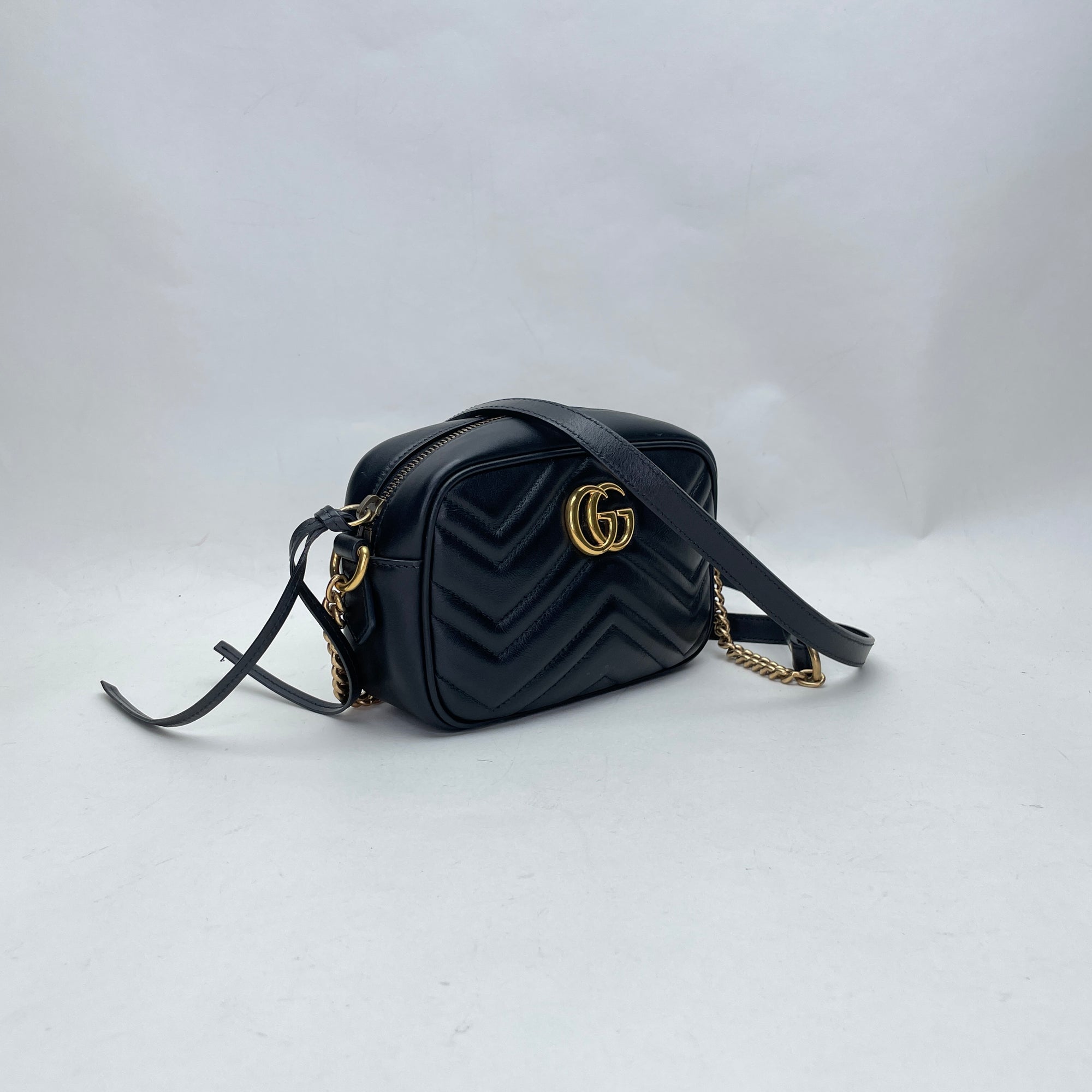 GG Marmont Mini Black Crossbody Bag in Calfskin, Gold hardware