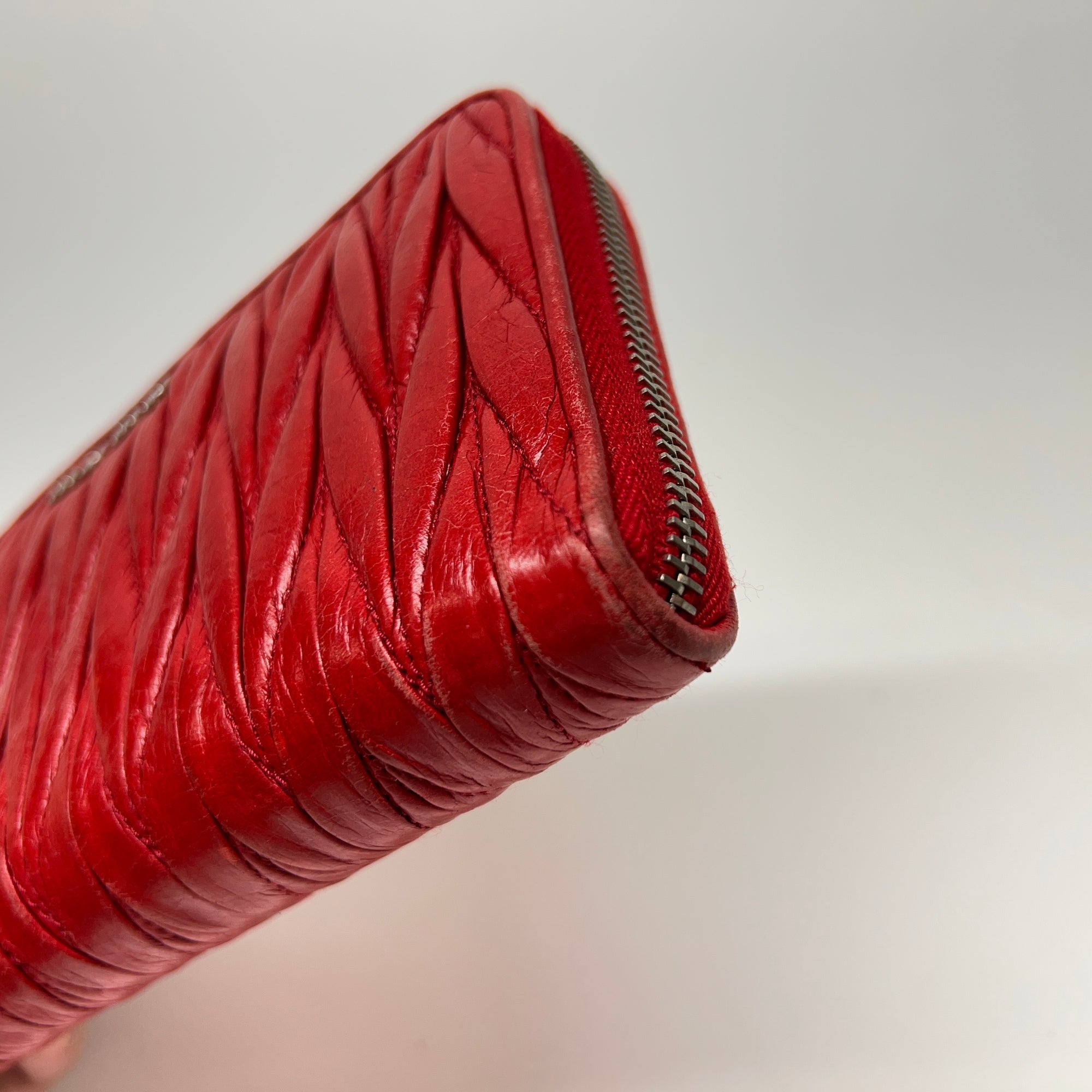 Matelasse Red Wallet in Goat Leather, Silver hardware