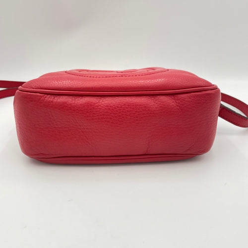 Soho Disco Small Red Crossbody Bag in Calfskin, Gold hardware