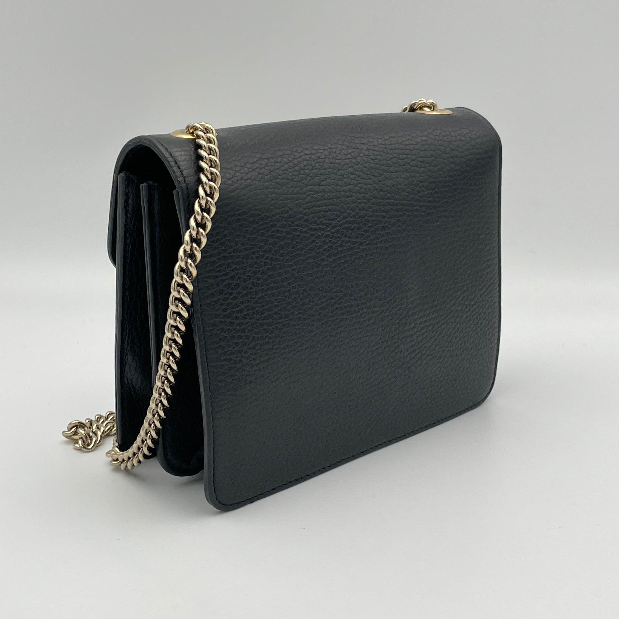 GG Interlock Flap Black Crossbody Bag in Calfskin, Gold hardware