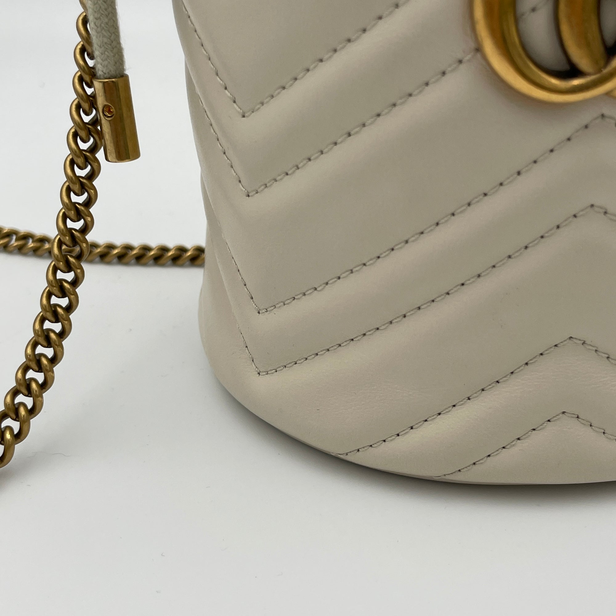 Marmont White Bucket Bag in Calfskin, Gold hardware