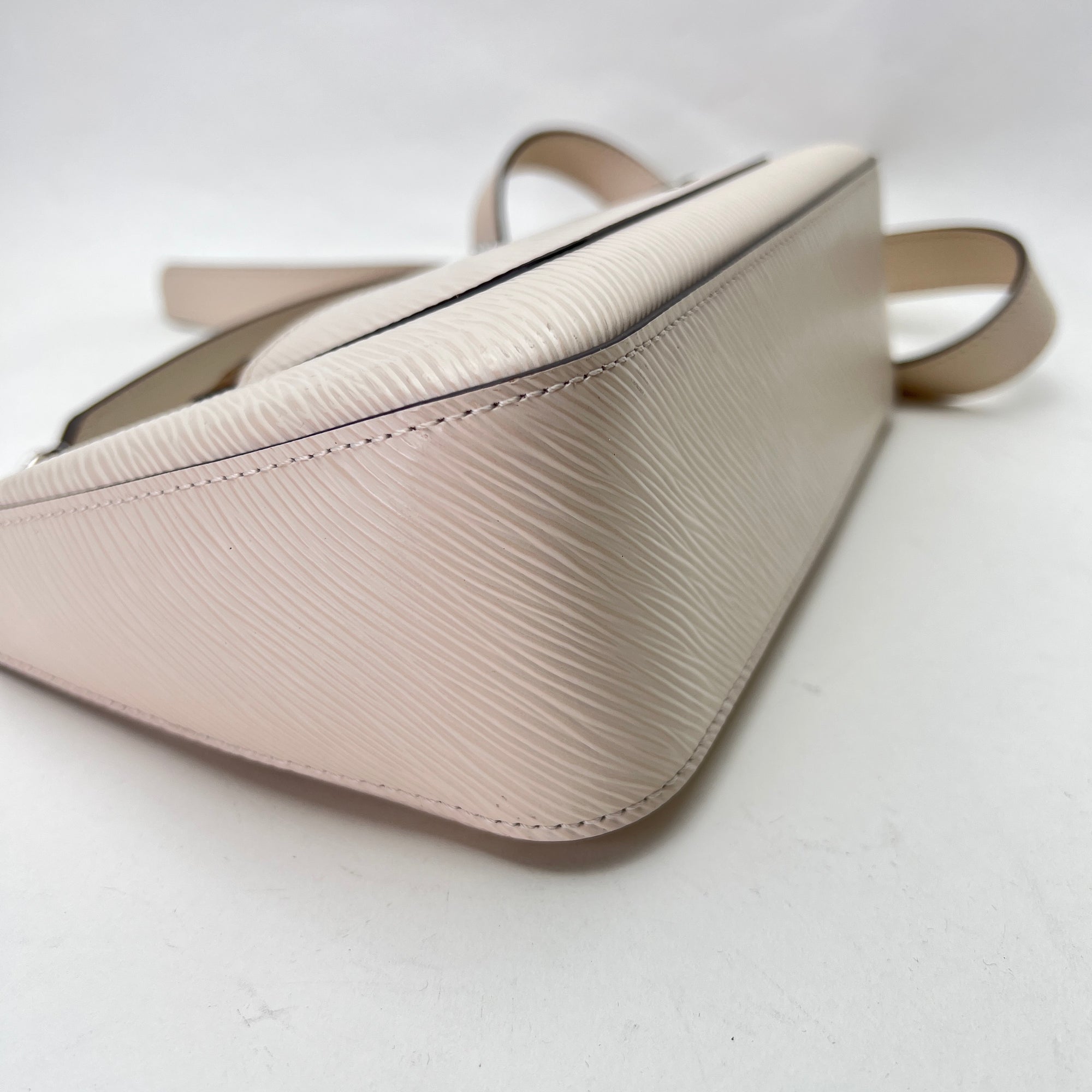 Marelle Shoulder Bag White Shoulder Bag in Epi Leather, Silver hardware