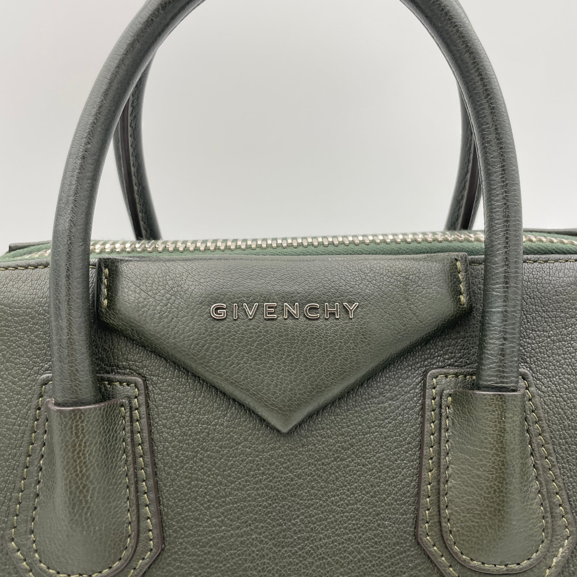 Antigona Medium Green Top Handle Bag in Goat Leather, Silver hardware