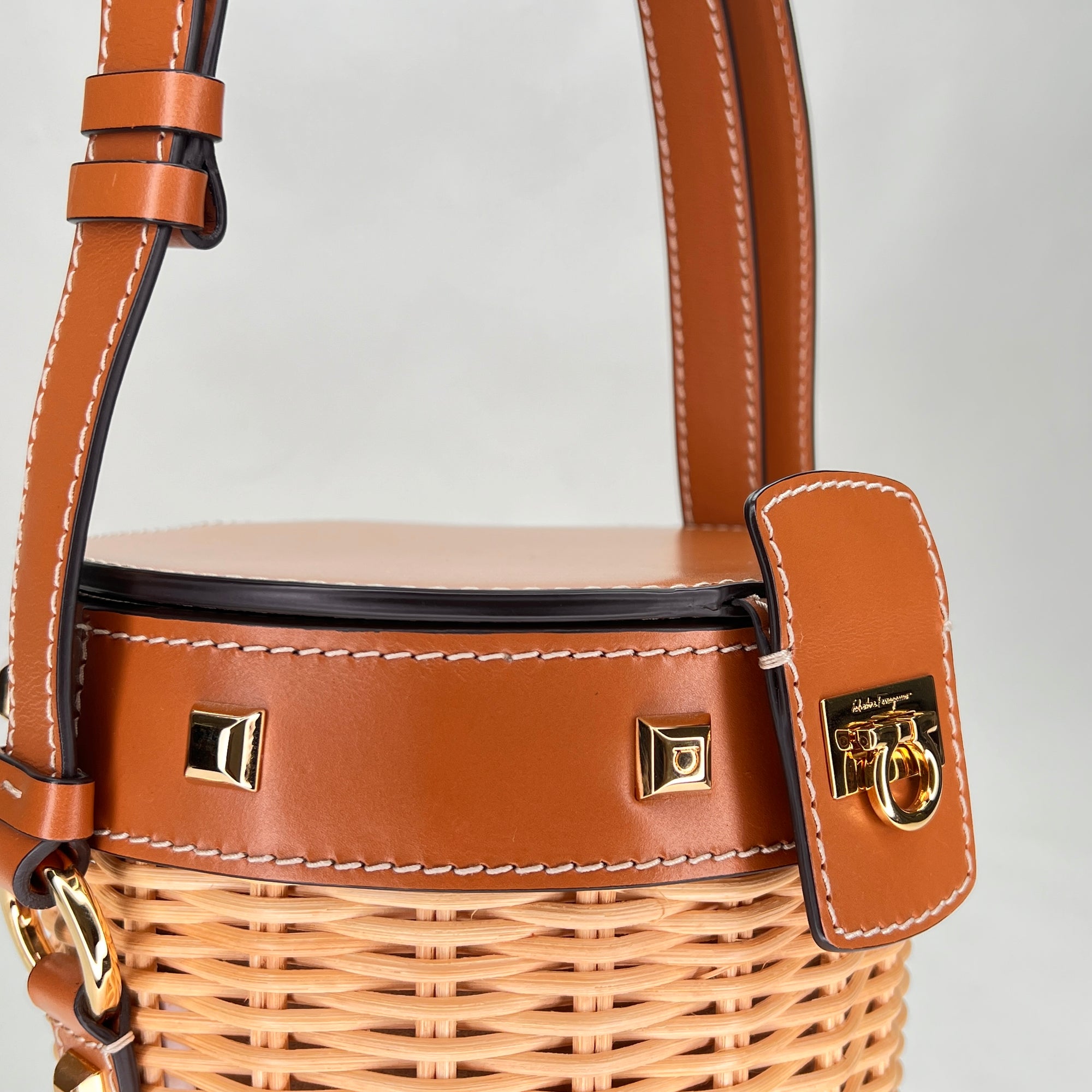 Gancini Brown Bucket Bag in Raffia, Gold hardware