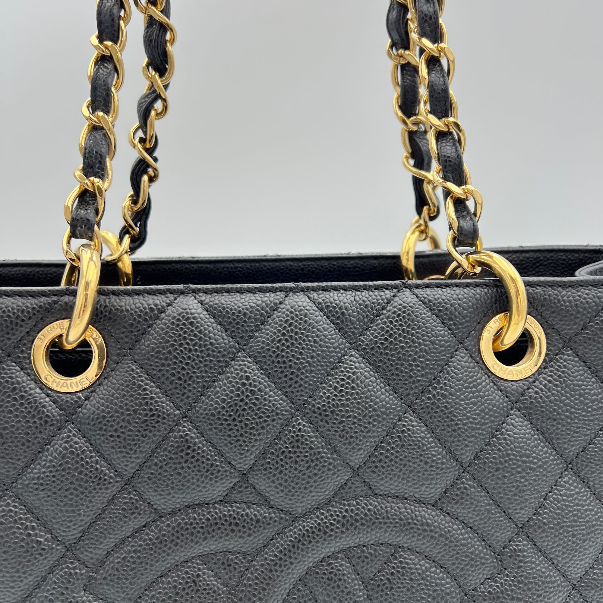 Grand Shopping Black Tote Bag in Caviar Leather, Gold hardware