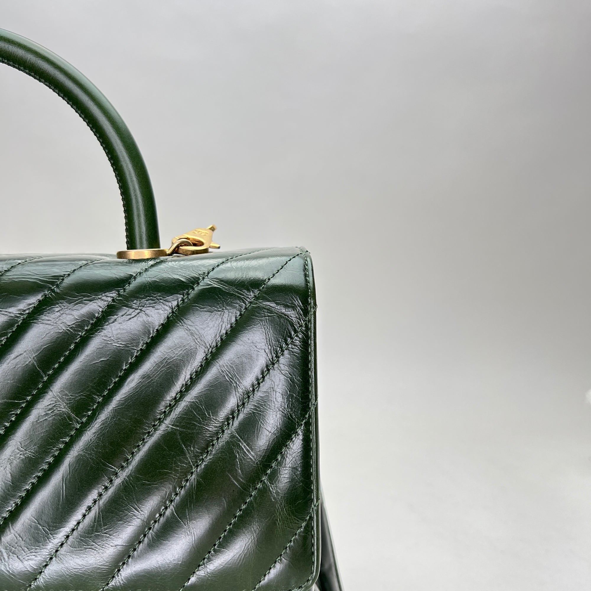 Coco Handle Coco chevron Green Top Handle Bag in Calfskin, Gold hardware