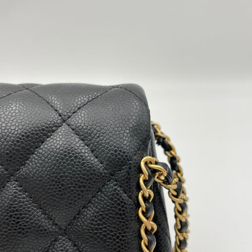 22K Chain Black Shoulder Bag in Caviar Leather, Gold hardware