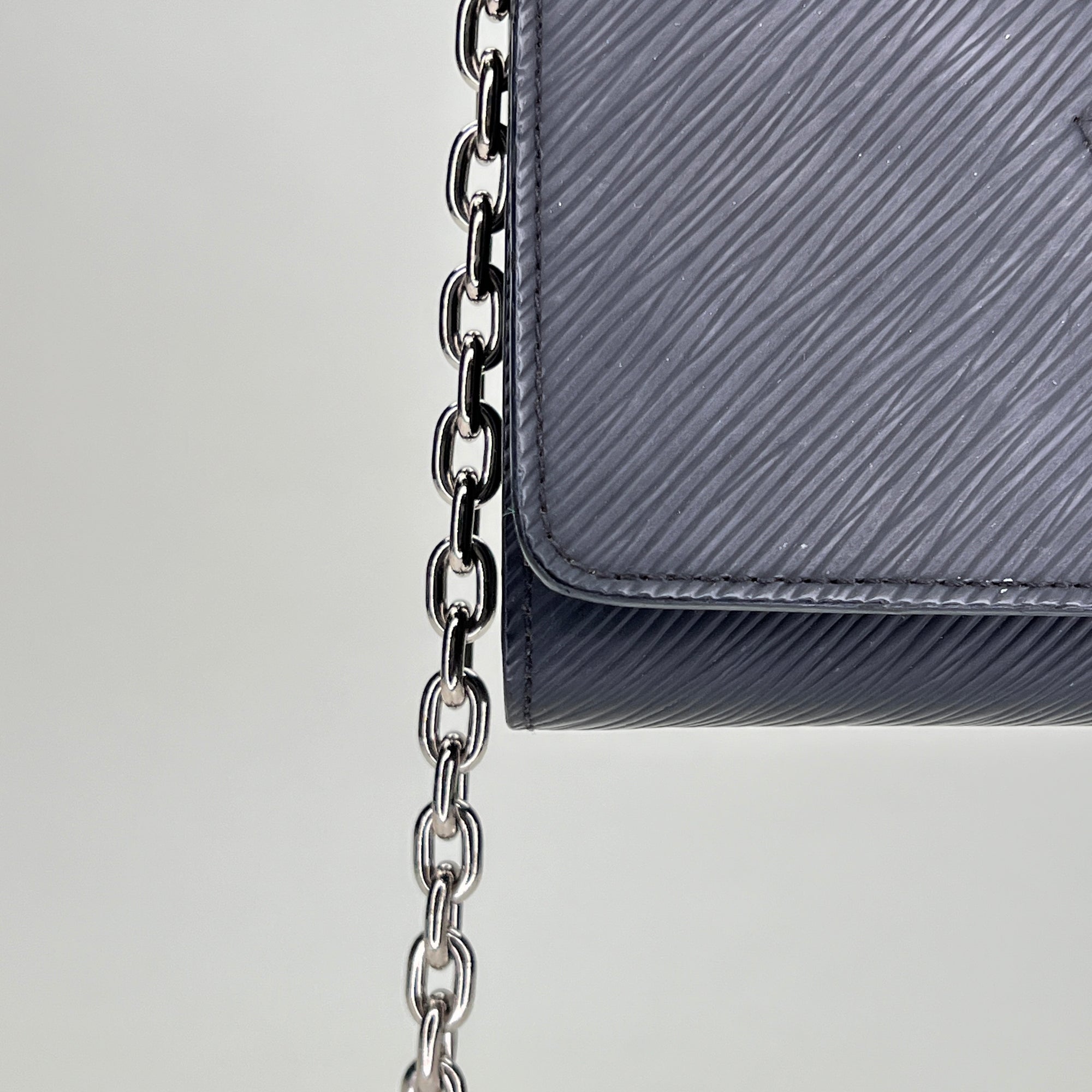 Twist Black Wallet on Chain in Epi Leather, Silver hardware