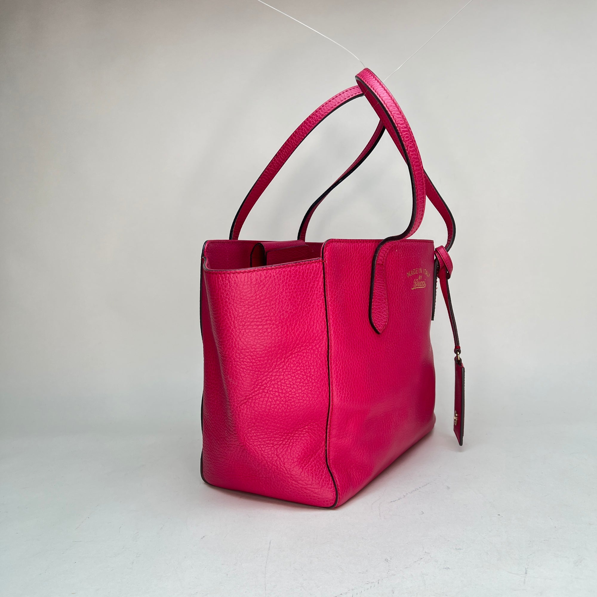 Shopping Pink Shoulder Bag in Calfskin, Gold hardware