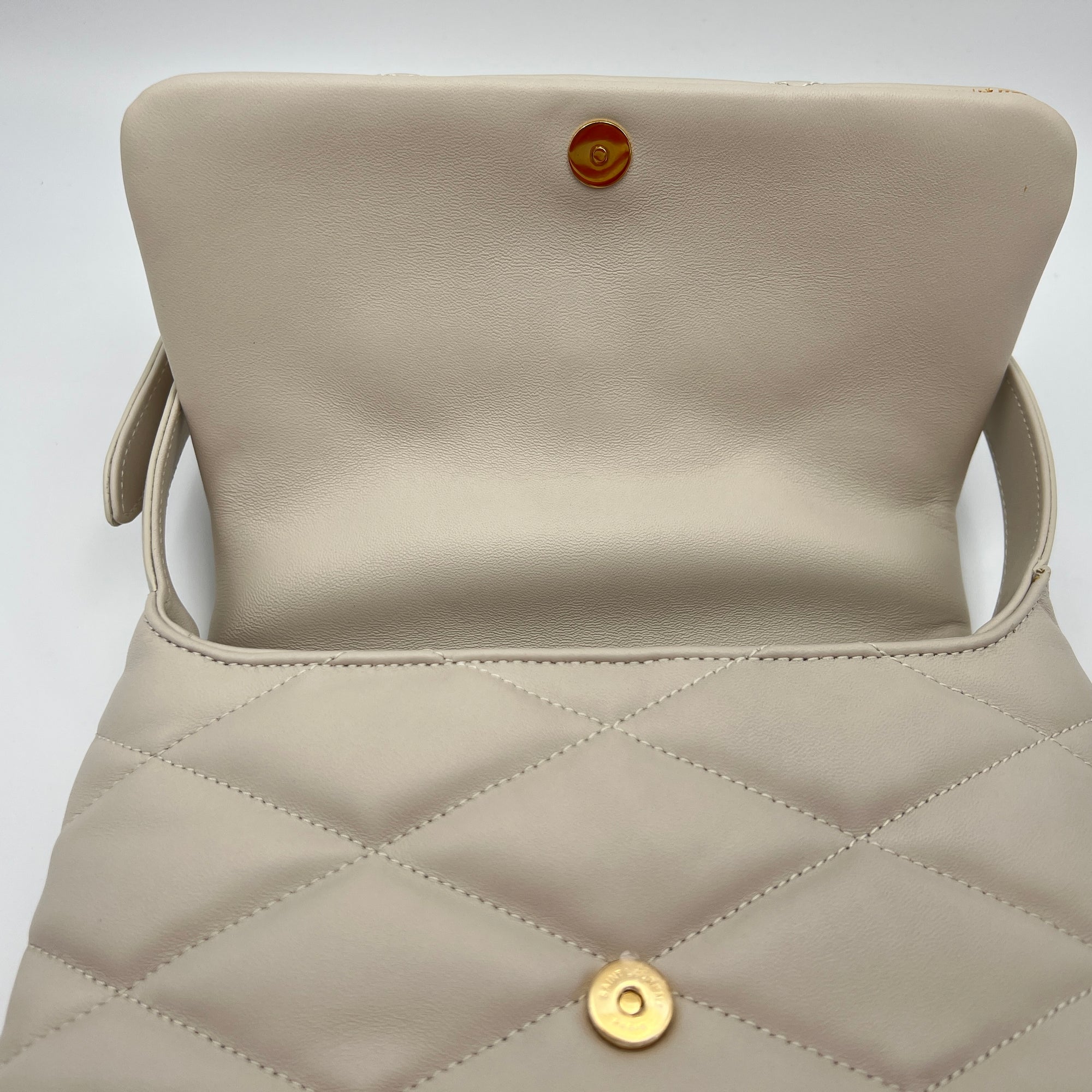 Le 5 A 7 White Shoulder Bag in Calfskin, Gold hardware