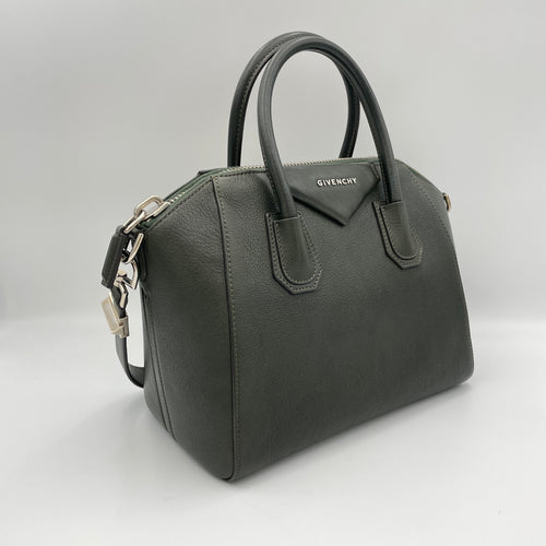 Antigona Medium Green Top Handle Bag in Goat Leather, Silver hardware